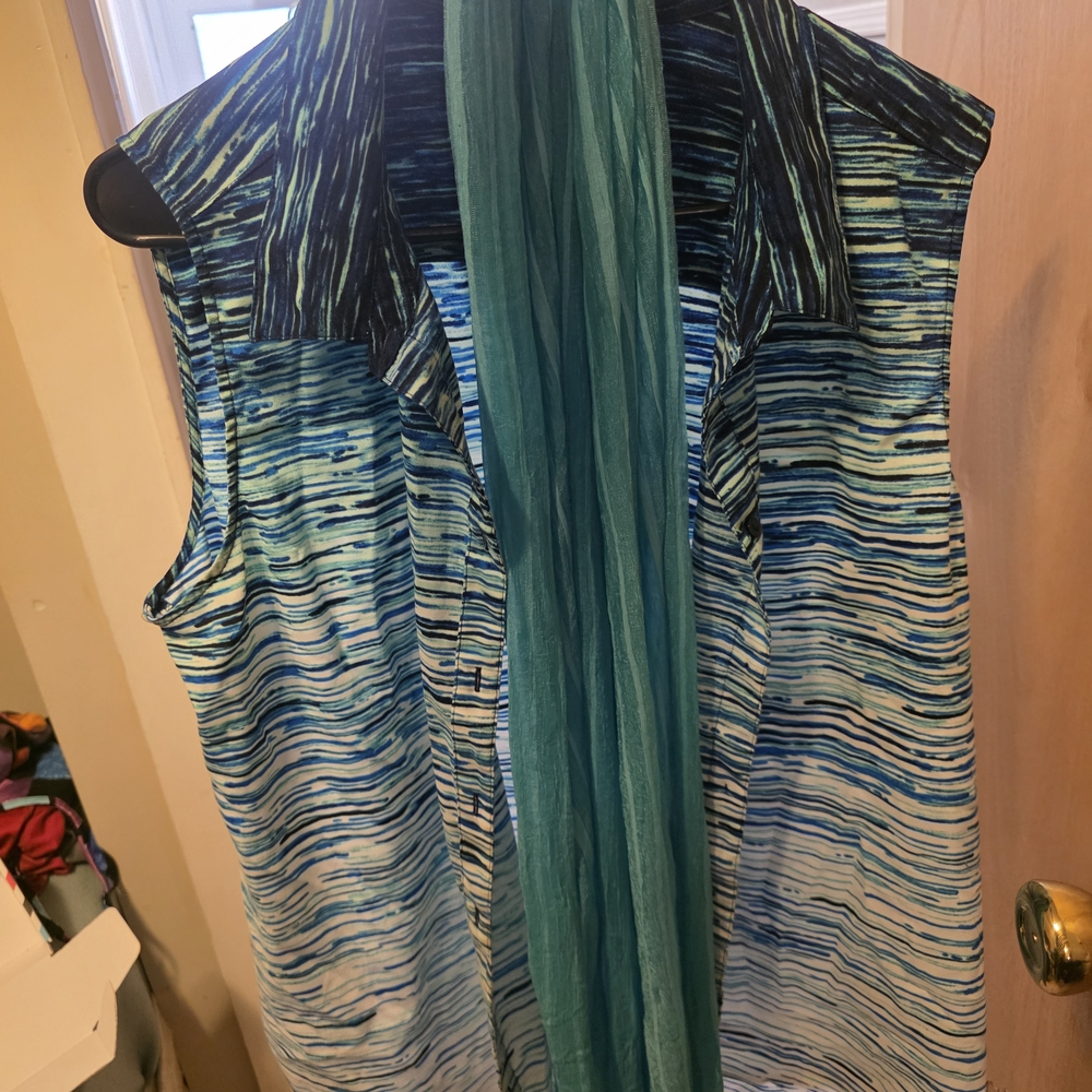 Liz Claiborne Blue and Green Patterned Sleeveless Top